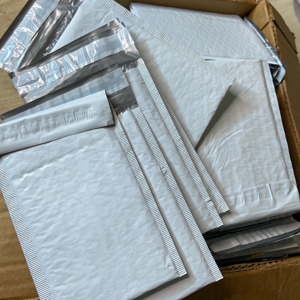 WHITE BUBBLE MAILERS